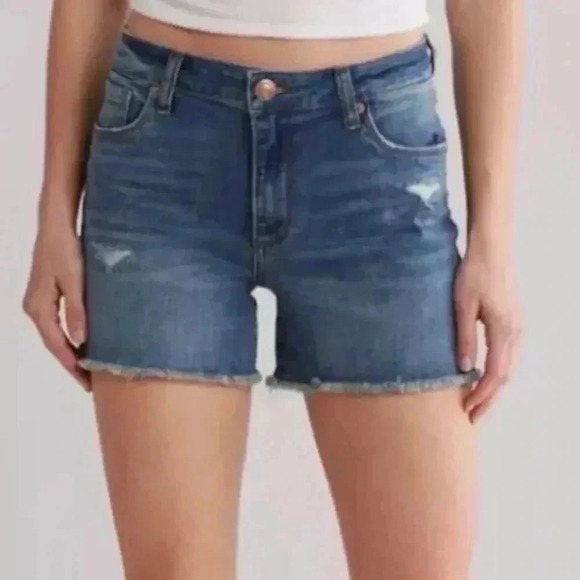 NWT STS Blue Women's High Rise Aubrey Cutoff Distressed Jean Short Size 28 - Picture 1 of 13